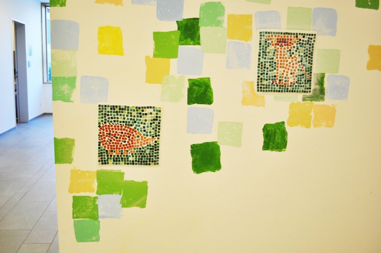 Grossansicht in neuem Fenster: Treppenhaus Grundschule Schäftlarn - Mosaik (2)